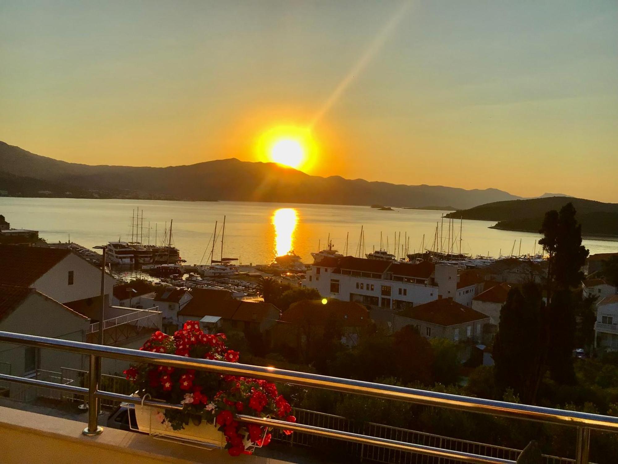 Lux Apartments Korcula Town Bagian luar foto