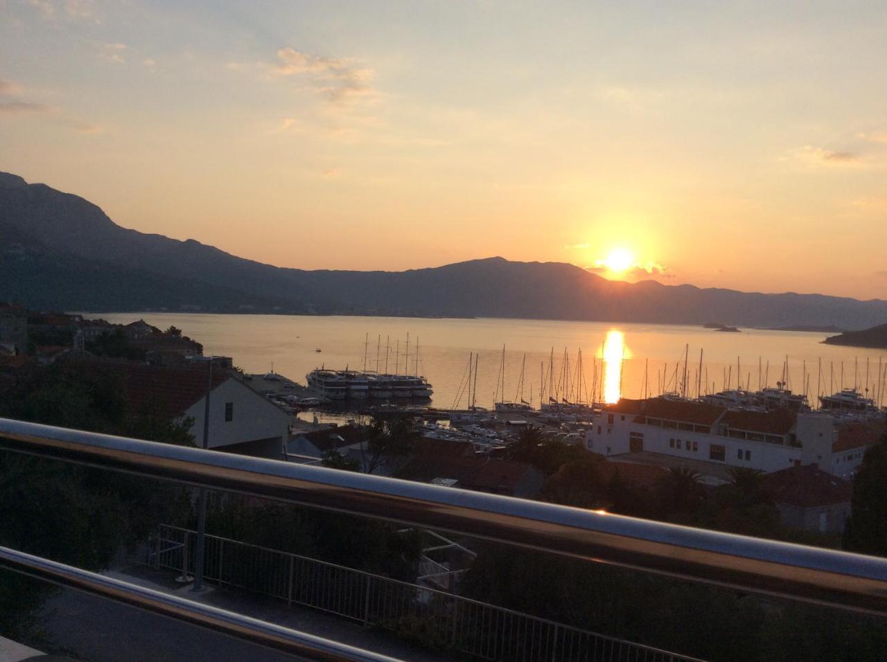 Lux Apartments Korcula Town Bagian luar foto